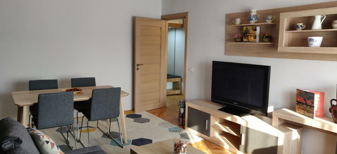 Modern And Cozy Apartment Питещ Екстериор снимка