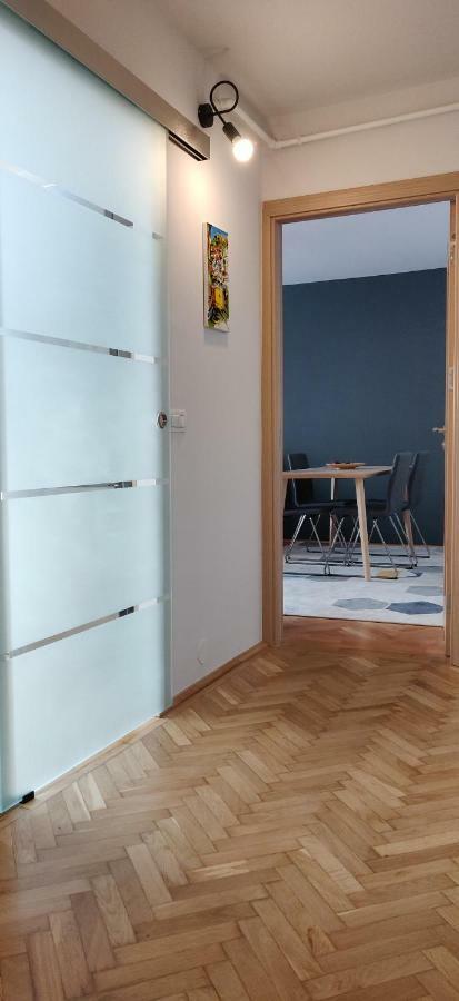 Modern And Cozy Apartment Питещ Екстериор снимка